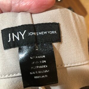 JNY cream colored pants in Large